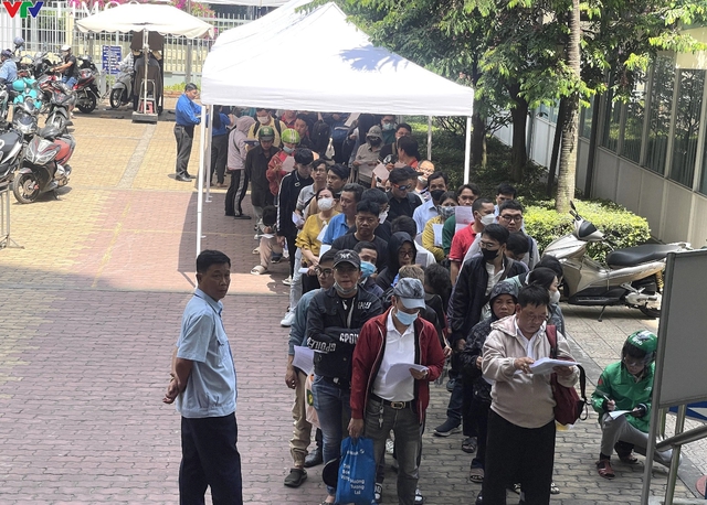 TP Hồ Chí Minh: Người dân vẫn còn đợi hàng giờ để được cấp lý lịch tư pháp - Ảnh 5.