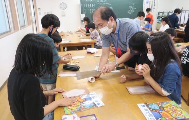Giáo viên tại Nhật Bản đối mặt vấn đề sức khỏe tâm thần - Ảnh 1.