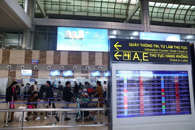 Sân bay Nội Bài rộn ràng sắc Xuân - Ảnh 5.