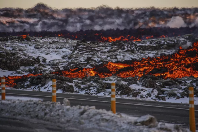 Núi lửa ở Iceland phun trào lần thứ 3 kể từ tháng 12/2023 - Ảnh 1.
