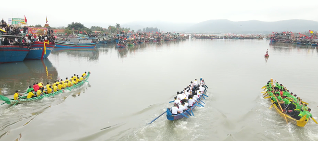 Nghệ An tưng bừng lễ hội cầu ngư và đua thuyền - Ảnh 5.
