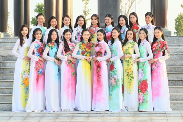 Tuần lễ Áo dài năm 2024 tôn thêm vẻ đẹp phụ nữ Việt Nam - Ảnh 6.