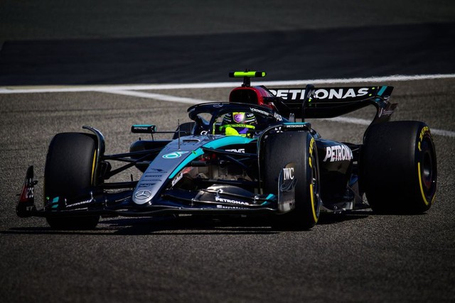 Đua xe F1 | Đội đua Mercedes gây bất ngờ trong phiên chạy thử tại GP Bahrain - Ảnh 1.