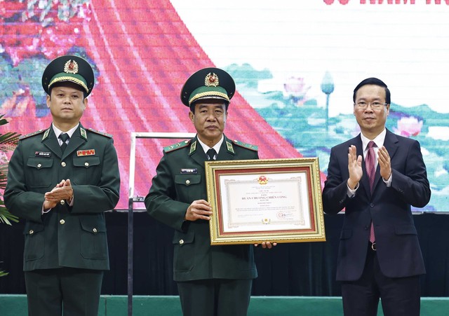 Chủ tịch nước trao Huân chương Chiến công hạng Nhì tặng Bộ đội Biên phòng - Ảnh 1.