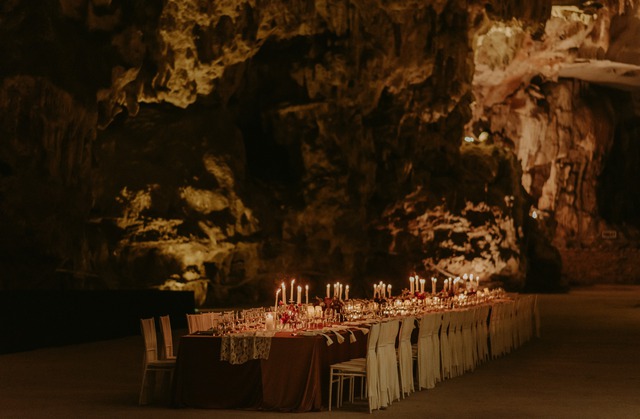 Khoảnh khắc đẹp khi lễ cưới tổ chức trong hang động ở Quảng Ninh - Ảnh 2.