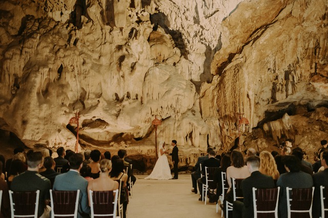 Khoảnh khắc đẹp khi lễ cưới tổ chức trong hang động ở Quảng Ninh - Ảnh 8.