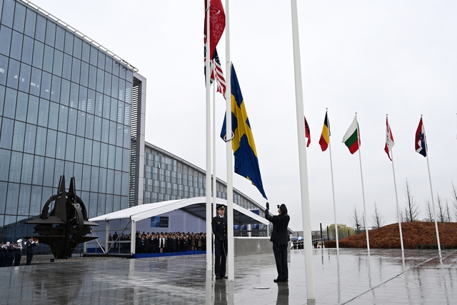 Lễ thượng cờ Thụy Điển tại trụ sở NATO - Ảnh 2.