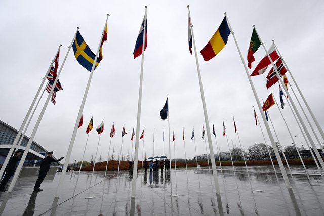 Lễ thượng cờ Thụy Điển tại trụ sở NATO - Ảnh 3.