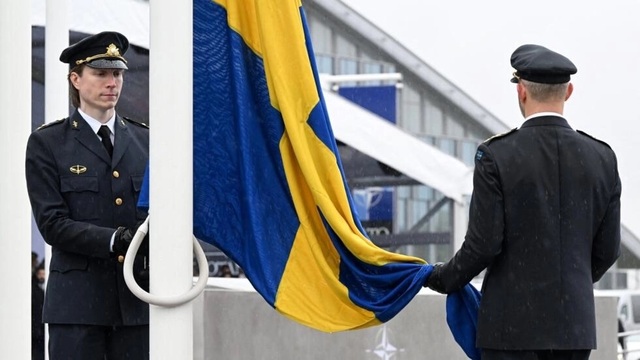 Lễ thượng cờ Thụy Điển tại trụ sở NATO - Ảnh 1.