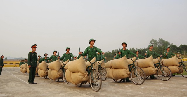 Tái hiện đoàn quân xe đạp thồ trong trận Điện Biên Phủ - Ảnh 1.