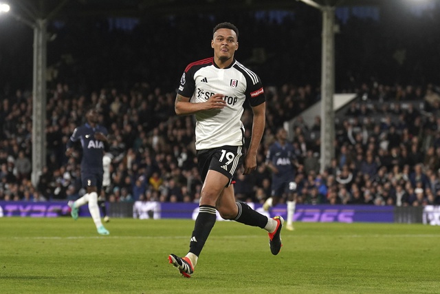 Fulham thắng thuyết phục Tottenham tại vòng 29 Ngoại hạng Anh - Ảnh 1.