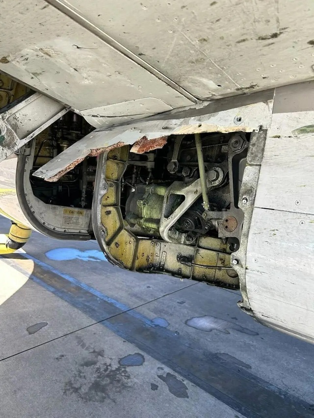 Máy bay Boeing lại gặp sự cố rơi linh kiện - Ảnh 1.