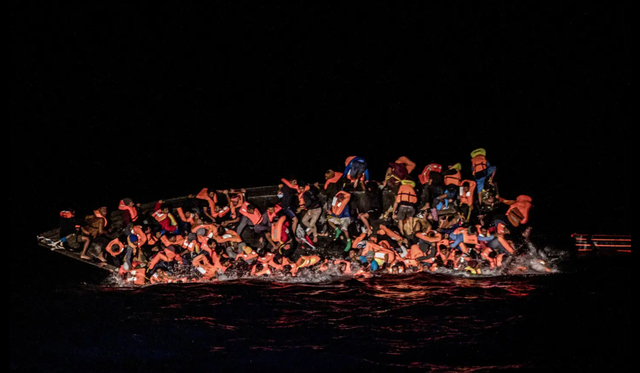 Chìm tàu ở ngoài khơi Tunisia, ít nhất 34 người di cư mất tích, 2 người tử vong  - Ảnh 1.