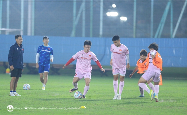 Đội tuyển U23 Việt Nam lên đường sang Tajikistan tập huấn và thi đấu giao hữu - Ảnh 1.