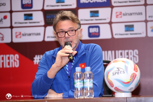 HLV Philippe Troussier: “Đội tuyển Việt Nam sẵn sàng đối mặt thử thách trên sân của Indonesia”  - Ảnh 1.