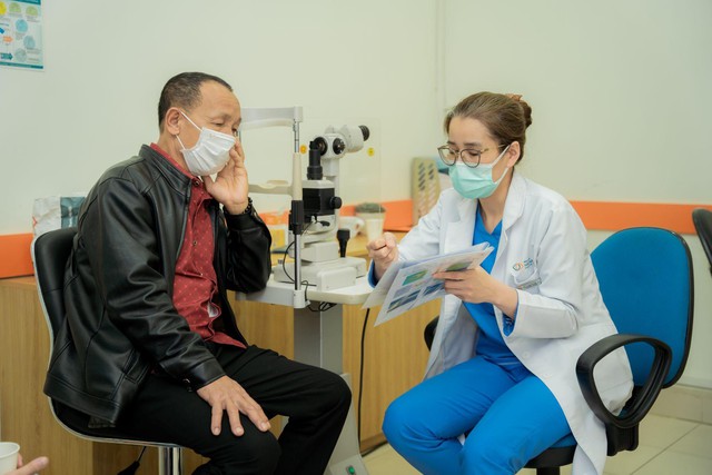 Bệnh viện Mắt Hà Nội cơ sở 2 thăm khám chuyên sâu và tư vấn miễn phí các ca bệnh về Glôcôm - Ảnh 3.