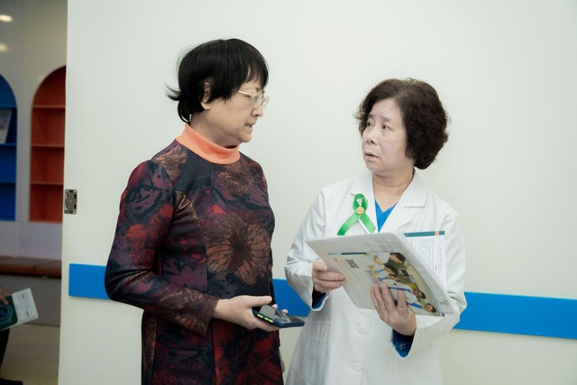 Bệnh viện Mắt Hà Nội cơ sở 2 thăm khám chuyên sâu và tư vấn miễn phí các ca bệnh về Glôcôm - Ảnh 4.