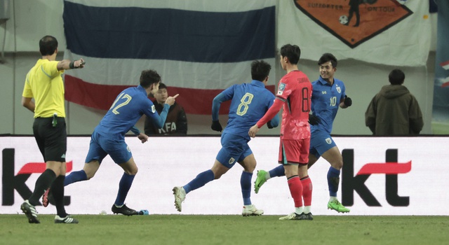 Vòng loại World Cup 2026: Thái Lan chia điểm Hàn Quốc, Philippines thua Iraq, Singapore gây bất ngờ   - Ảnh 1.