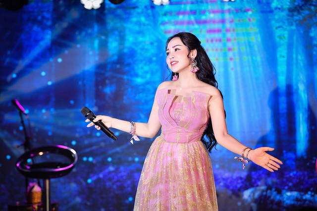 Minishow Ly của Sao Mai Khánh Ly: Đêm nhạc hạnh phúc - Ảnh 5.