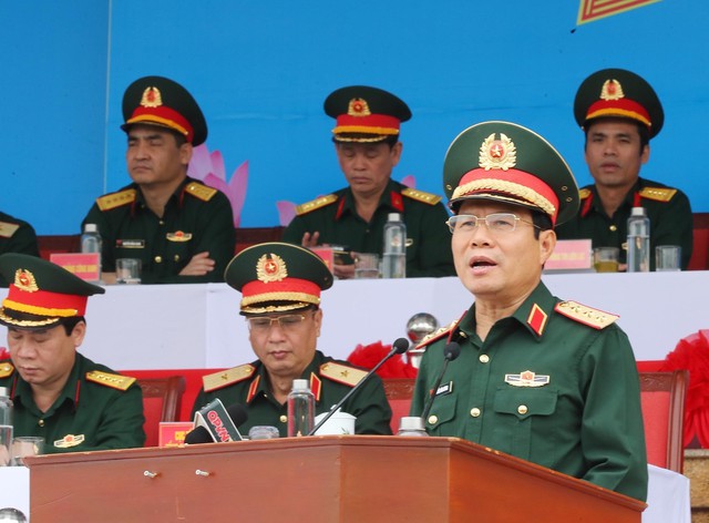 Kiểm tra huấn luyện diễu binh, diễu hành kỷ niệm Chiến thắng Điện Biên Phủ - Ảnh 4.