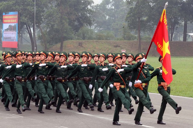 Kiểm tra huấn luyện diễu binh, diễu hành kỷ niệm Chiến thắng Điện Biên Phủ - Ảnh 2.