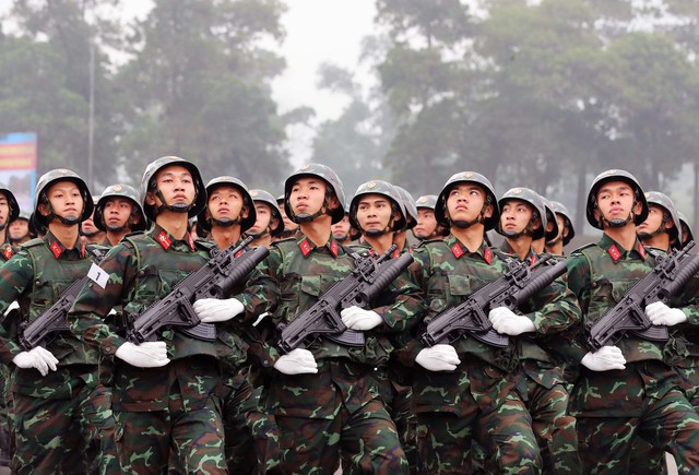 Kiểm tra huấn luyện diễu binh, diễu hành kỷ niệm Chiến thắng Điện Biên Phủ - Ảnh 3.