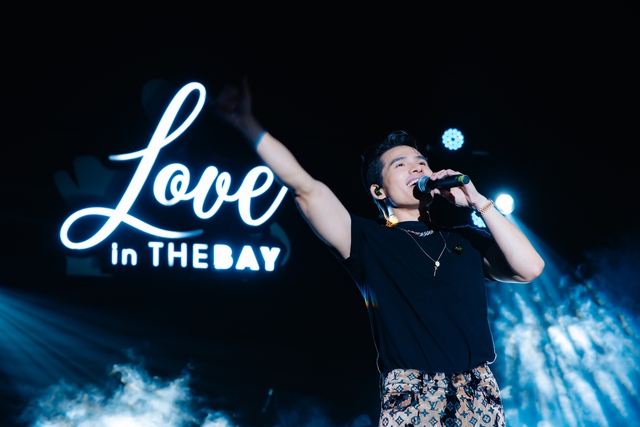 Ca sĩ Quốc Thiên trở lại lần thứ 3 trên sân khấu đặc biệt giữa Vịnh Hạ Long - Ảnh 1.