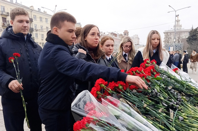 Người dân Nga xếp hàng hiến máu cho nạn nhân khủng bố - Ảnh 2.