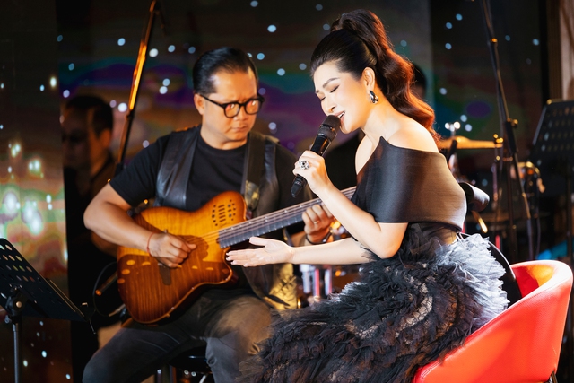 Nguyễn Hồng Nhung làm “người đàn bà cũ” khi hát nhạc tình yêu trong Mộc 2 - Ảnh 2.