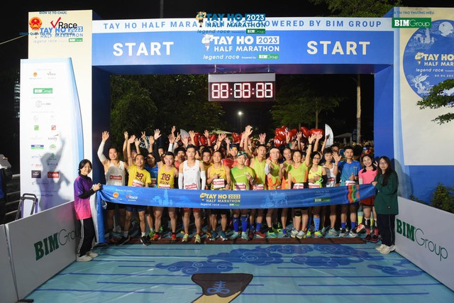 10.000 vận động viên đăng ký tham gia giải Tay Ho Half Marathon 2024 - Ảnh 1.