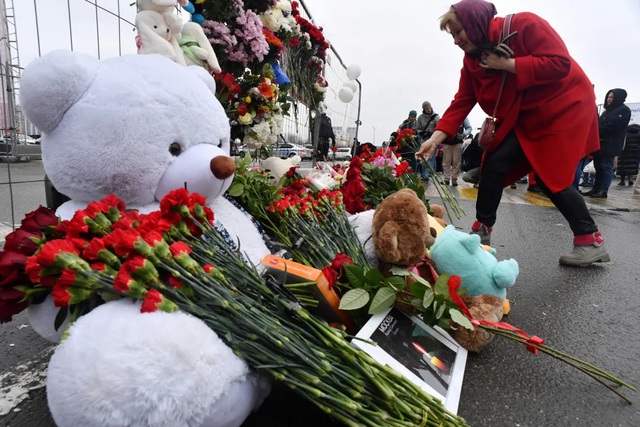 Hơn 140 người vẫn mất tích sau vụ khủng bố ở Nga - Ảnh 1.
