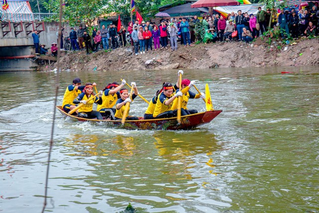 Độc đáo lễ hội đua thuyền truyền thống làng Siêu Quần giữa lòng Hà Nội - Ảnh 3.