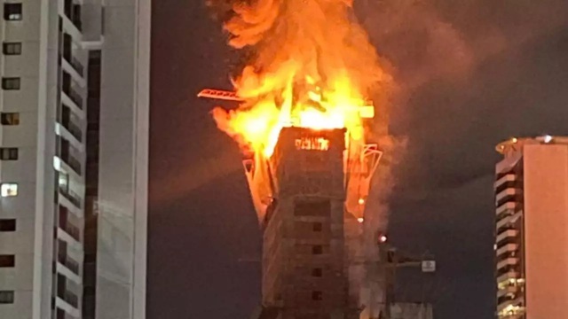Hỏa hoạn thiêu rụi tòa nhà cao tầng ở Brazil - Ảnh 1.