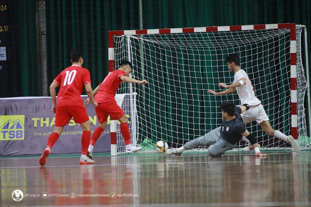 Giải futsal quốc tế 2024: ĐT Việt Nam tiếp tục ghi điểm dù không tạo được bất ngờ trước Iran - Ảnh 4.