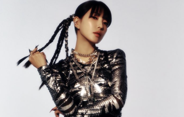TWICE dẫn đầu Billboard 200, Han So Hee lớn tiếng với khán giả tại Paris (Pháp) - Ảnh 4.