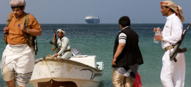 Houthi yêu cầu các tàu phải xin giấy phép trước khi vào vùng biển Yemen  - Ảnh 1.