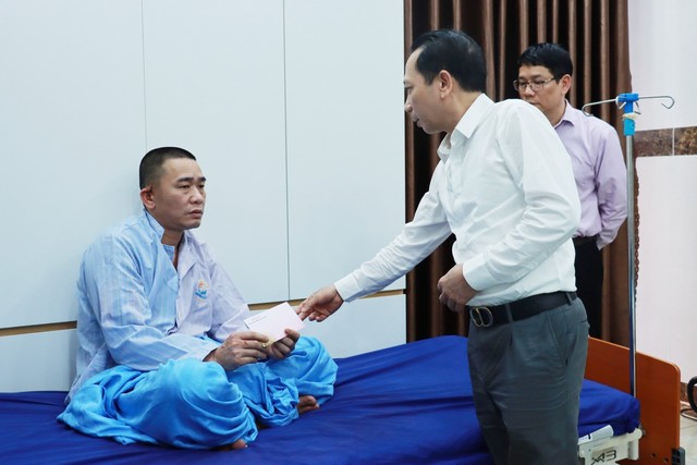 Tai nạn đặc biệt nghiêm trọng tại Tuyên Quang: Lãnh đạo tỉnh Hà Giang thăm hỏi, động viên các nạn nhân - Ảnh 1.