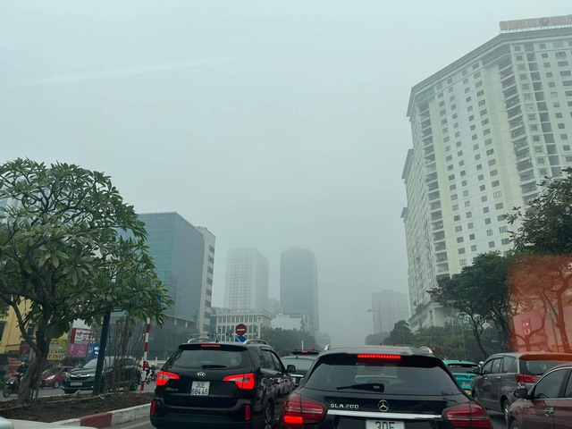 Hà Nội chìm trong sương mù, đầu thế giới về ô nhiễm không khí - Ảnh 5.