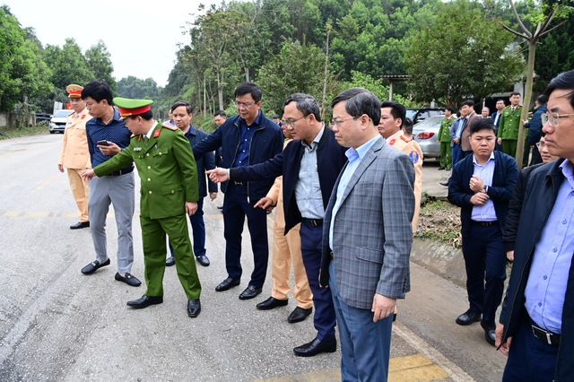 Chủ tịch UBND tỉnh Tuyên Quang chỉ đạo điều tra, xác minh làm rõ nguyên nhân vụ tai nạn giao thông nghiêm trọng - Ảnh 2.