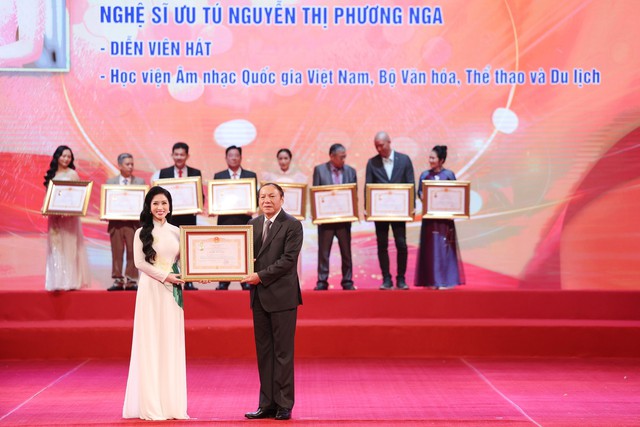 Ngọc hoàng Quốc Khánh, Xuân Bắc, Thanh Lam... nhận danh hiệu NSND - Ảnh 13.