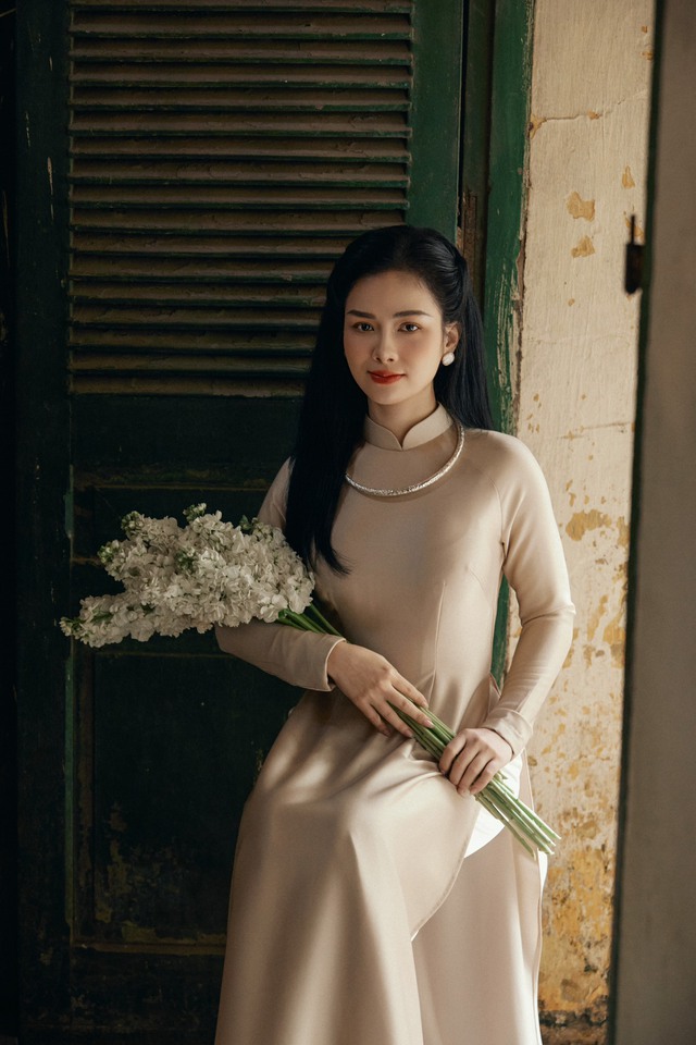Dương Hoàng Yến rủ mẹ hóa phụ nữ Hà thành xưa trong bộ ảnh 8/3 - Ảnh 2.