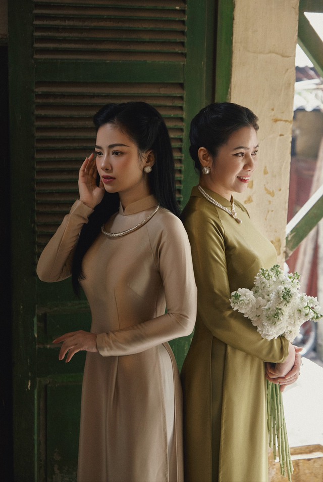 Dương Hoàng Yến rủ mẹ hóa phụ nữ Hà thành xưa trong bộ ảnh 8/3 - Ảnh 4.