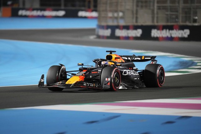 Đua xe F1 | Max Verstappen giành vị trí xuất phát đầu tiên tại GP Ả Rập Xê Út - Ảnh 1.