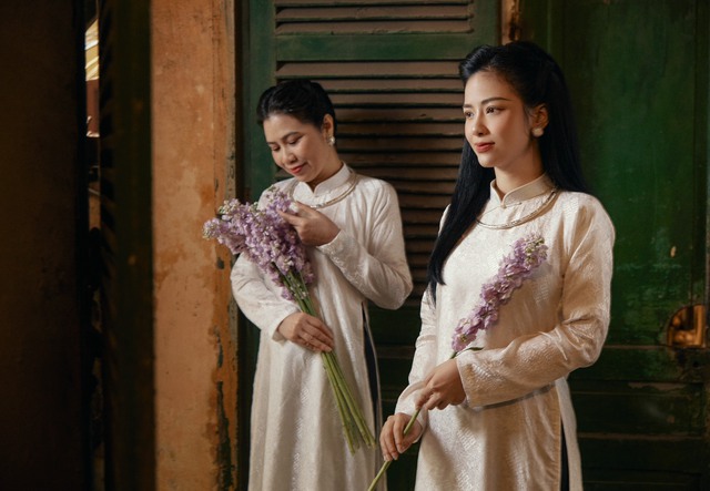 Dương Hoàng Yến rủ mẹ hóa phụ nữ Hà thành xưa trong bộ ảnh 8/3 - Ảnh 6.