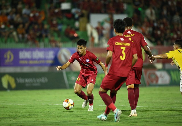 Vòng 13 V.League 2023/24 | CLB Khánh Hòa giành được 1 điểm quan trọng - Ảnh 2.
