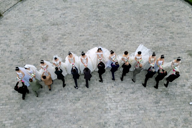 Bộ ảnh kỷ niệm ngày cưới đặc biệt của 13 cặp đôi U60 tại Tuyên Quang. - Ảnh 3.