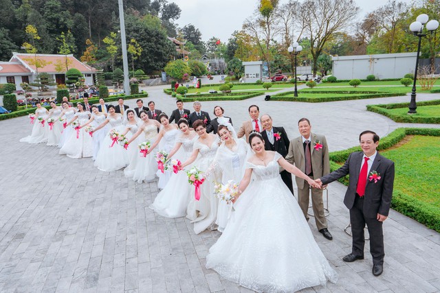 Bộ ảnh kỷ niệm ngày cưới đặc biệt của 13 cặp đôi U60 tại Tuyên Quang. - Ảnh 6.