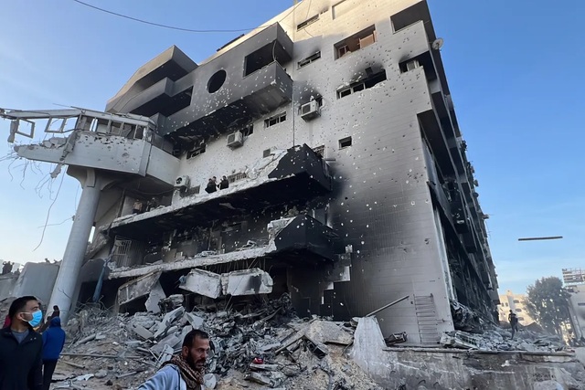Bệnh viện lớn nhất Gaza hoang tàn sau khi quân đội Israel rút quân - Ảnh 1.