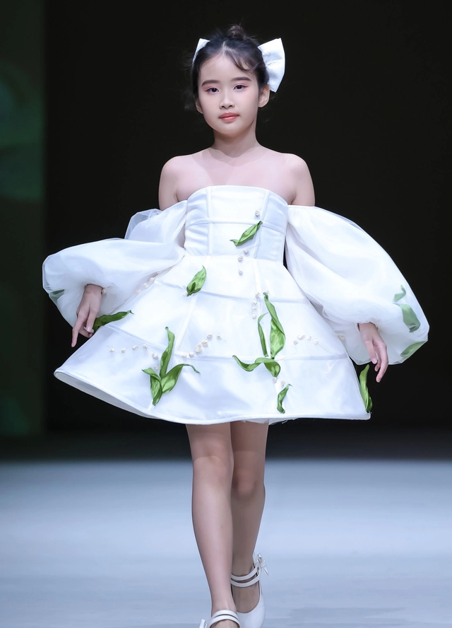 Dàn mẫu nhí Việt tới Tuần lễ thời trang Thượng Hải 2024 - Ảnh 3.