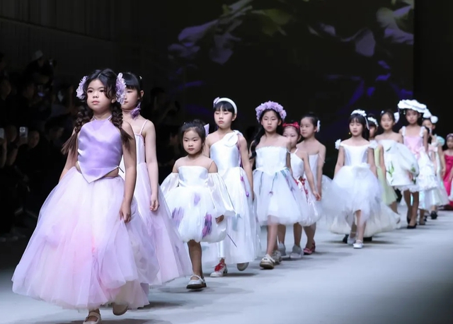 Dàn mẫu nhí Việt tới Tuần lễ thời trang Thượng Hải 2024 - Ảnh 2.
